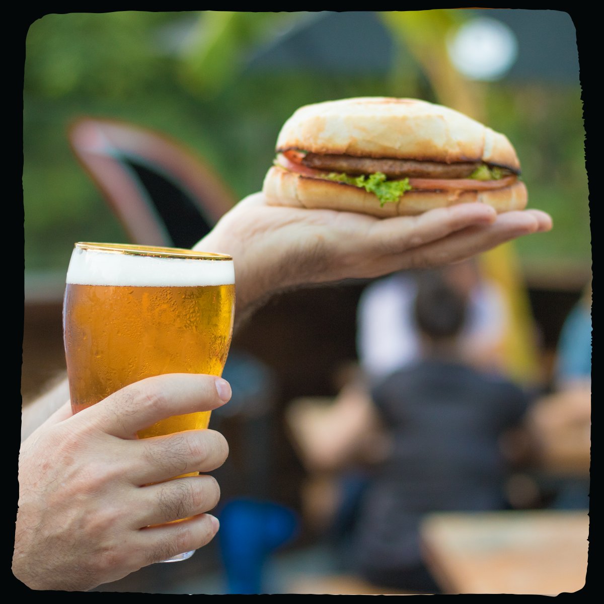 BadToroPalermo's tweet photo. Tené la Bad Toro Full Experience este hermoso domingo de sol: chori artesanal, cerveza tirada y la mejor música de la ciudad en la terraza más perfecta de Palermo. #FuriaCervecera #burger #chori #tacos #cerveza #beer #birra #biere #bier #cerveja https://t.co/QgFjQTP2ud