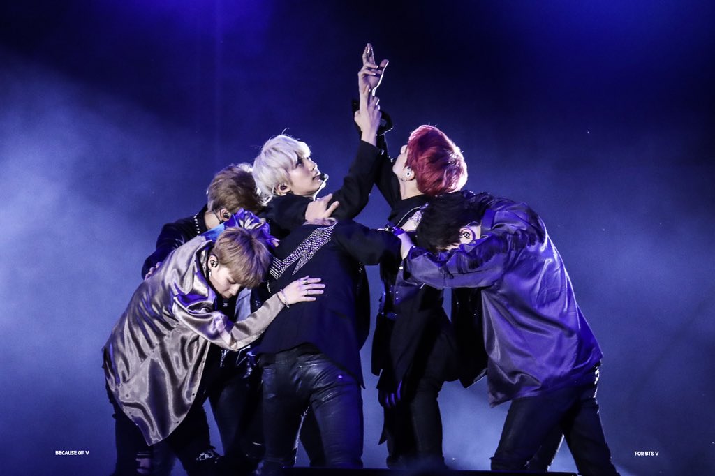becauseofBTS13's tweet photo. [180622] .. together we’re one .. divided we’re none

#BTS #방탄소년단 @BTS_twt https://t.co/RXFYyEhP6n
