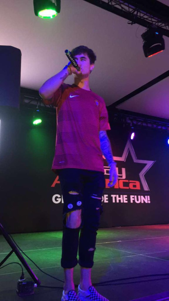 hashtagjc's tweet photo. Yooo, 2 years ago today!! I wish I can see you guys again but you aren’t coming to New Jersey! 😢💕 https://t.co/yf0OTOwWwX