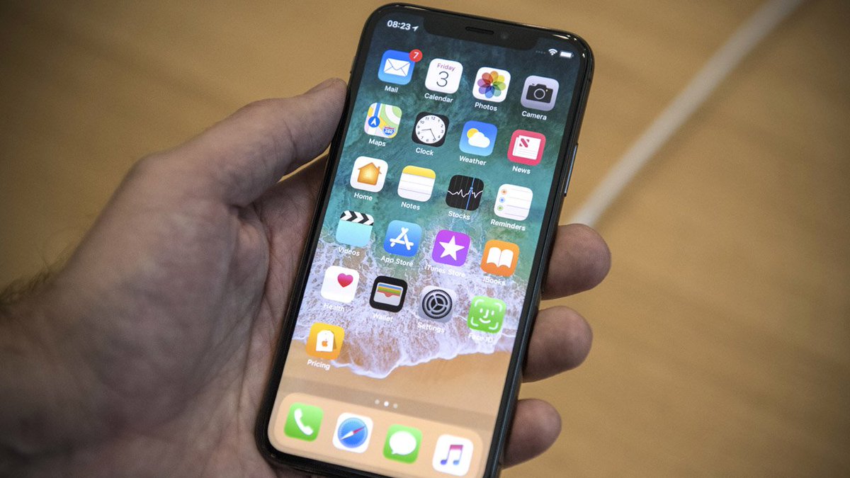 Tampa man sent to jail after refusing to unlock his cell phones bit.ly/2NiTZLM https://t.co/09yTtNY2Lp