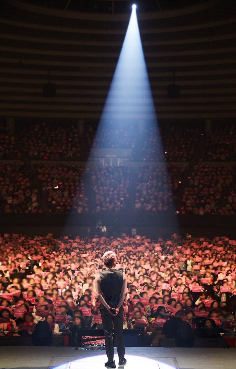 mhbR5F8aqzQV22y's tweet photo. C-jes様
後115日で帰ってきます。
入隊までの7年間のジュンスの全てである2016年末バラコン 韓国ver.日本ver. を観ながら不在期間を待ちたかった😭
まだ 間に合います❣️思い出のバラコンDVDを出して下さい！
#Cjes #お願いします #思い出のバラコン #DVD #JUNSU #XIA #感動のコンサート https://t.co/AKwU17UdYl