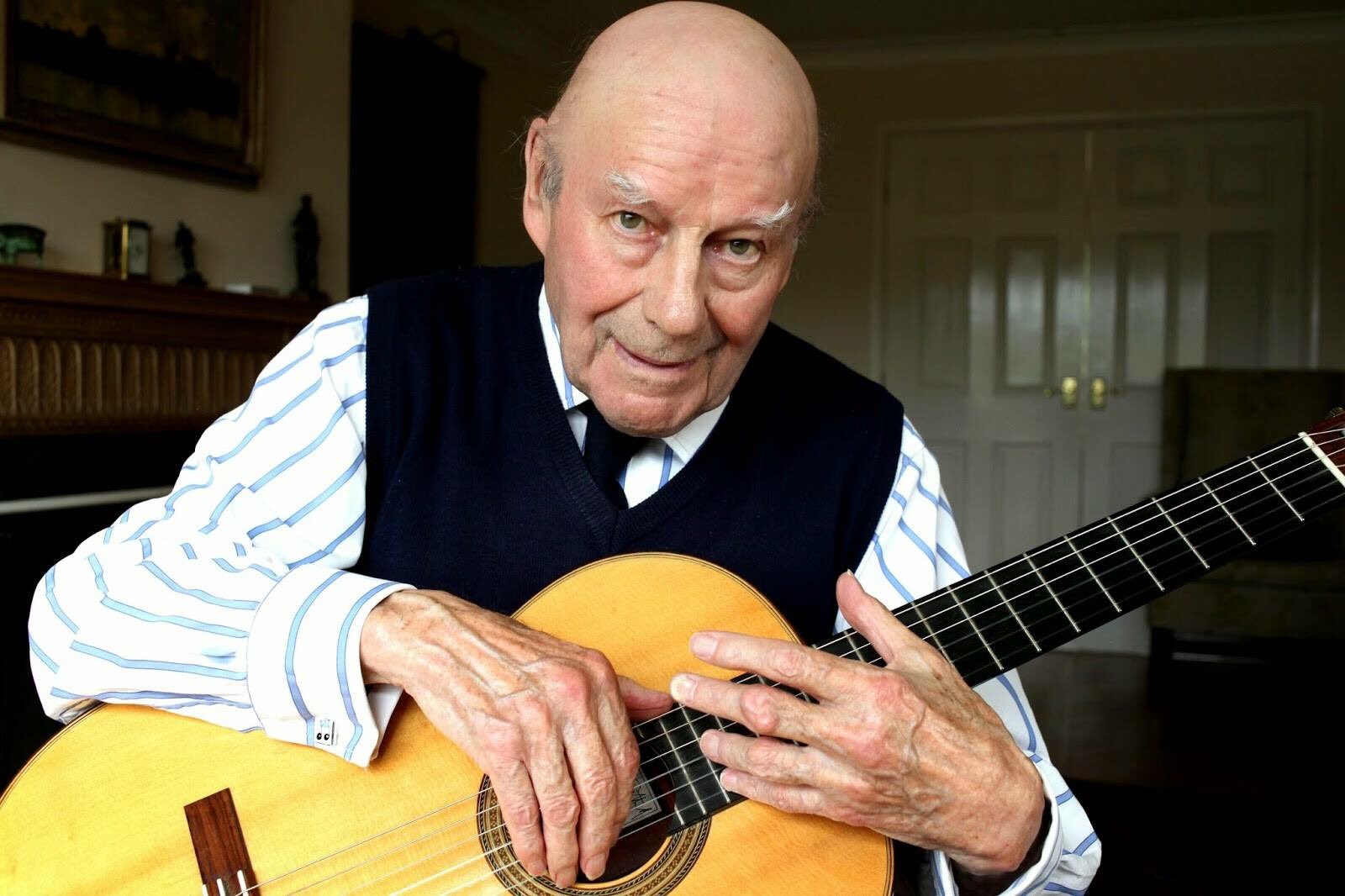 Happy Birthday to maestro Julian Bream, my favorite guitarist!    