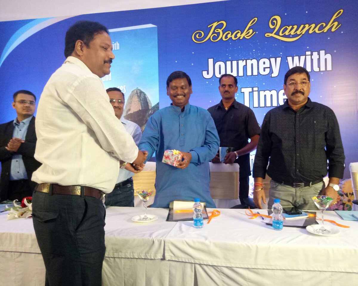 MundaArjun's tweet photo. आज जमशेदपुर में एक पुस्तक विमोचन समारोह में। https://t.co/pgJ7YVAYj9