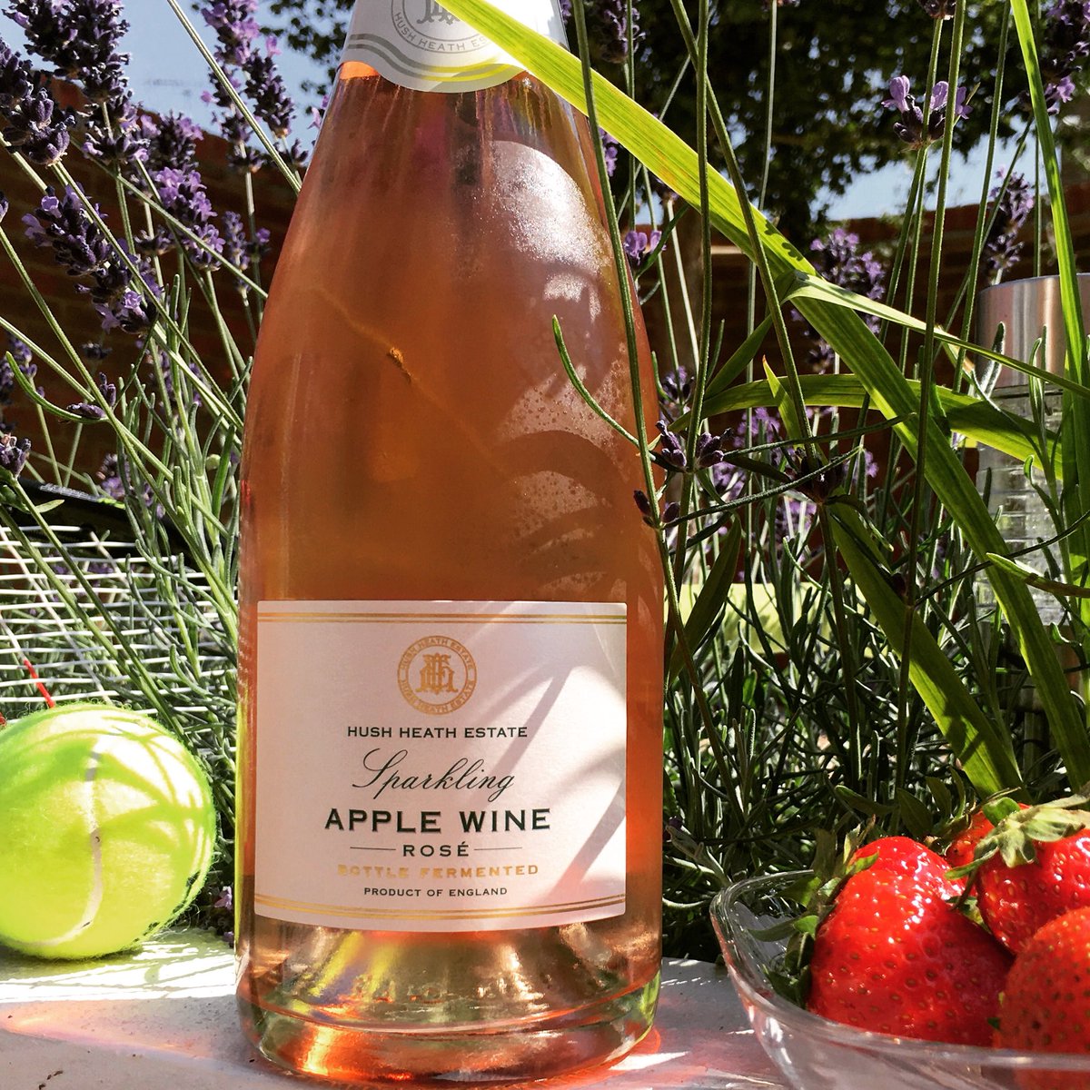 Our sparkling apple wine rosé is the perfect match to enjoy watching #Wimbledon today. Beautifully refreshing, made by our winemakers from our estate grown apples &amp; with a hint of strawberry &amp; blackcurrant! #summerinaglass #wimbledonfinal #englishwine #tennis #sparklingapplewine