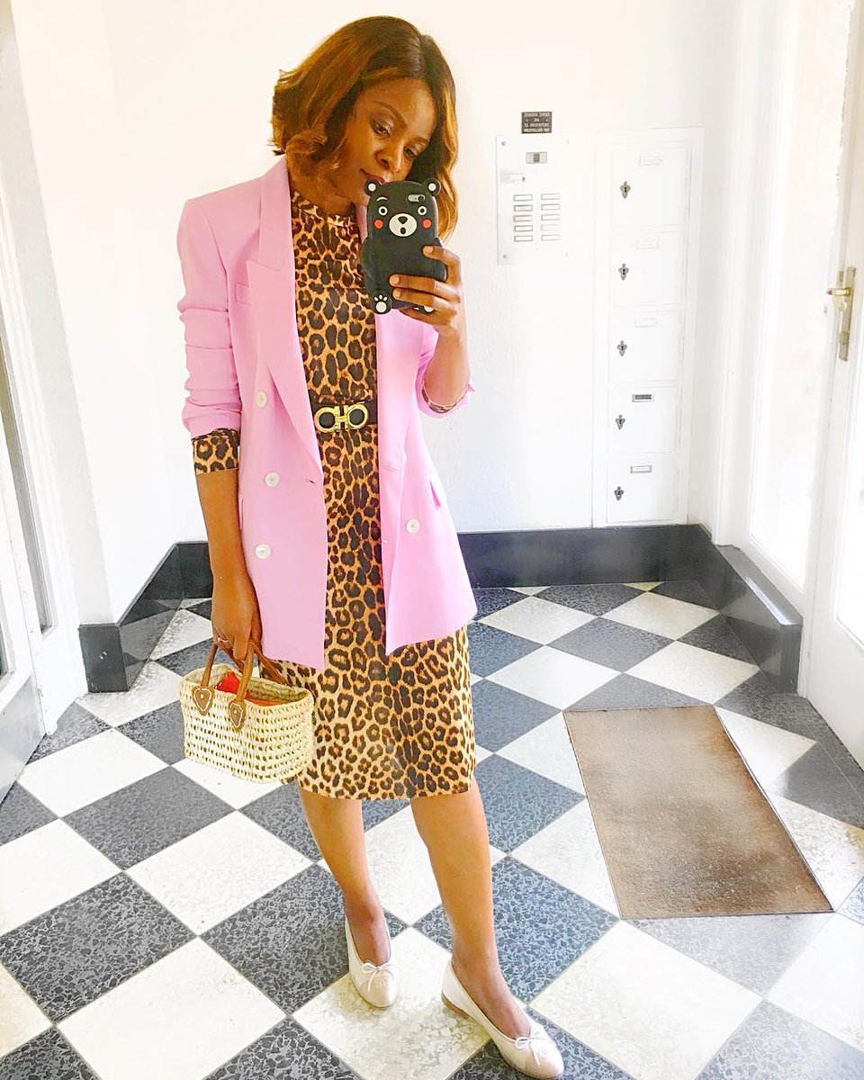 Celinemadmoisel's tweet photo. Le dress code était "Tenue de ville" hier à l'ambassade de France à Bruxelles pour le #14Juillet https://t.co/uhH0t1YfJm