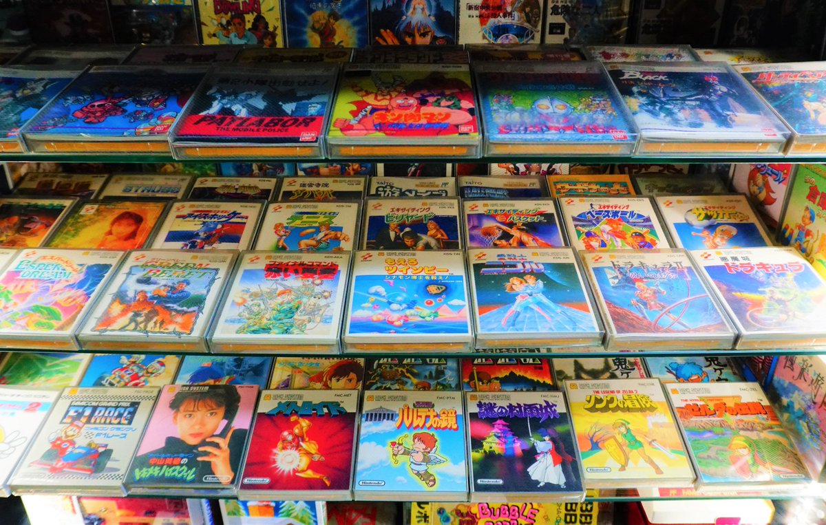 GrandMaster2048's tweet image. ファミコン発売から35年が経ちましたが、自分自身のやってることは昔とあまり変わってない気が、、、w
唯一、変わったのが、一緒にファミコンやるのが、友達から娘に変わったことですね😊
#ファミコンの日
#ファミコン35周年
#レトロコンシューマー愛好会
