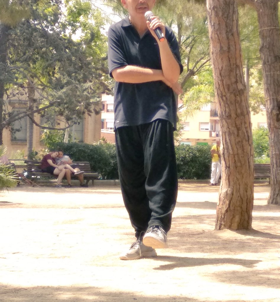 "Portem 5 setmanes intentant aconseguir un dret tan simple com l'empadronament de les persones migrades, i l'alcaldessa ens ho ha negat" La <a href="/tancadaperdrets/">Tancada per drets</a> de L'Hospitalet explica la seva lluita al #VermutAntiDepre