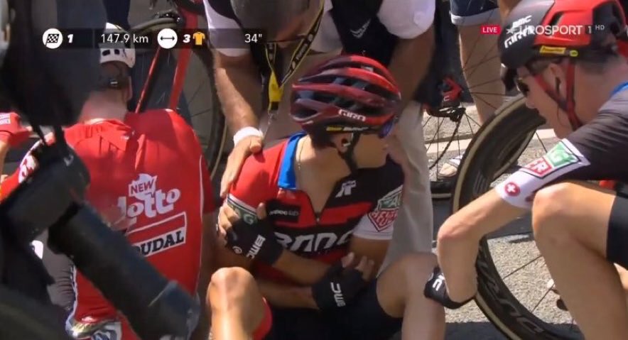 minuto8cho's tweet photo. ¡Malas noticias! 😕 Richie Porte abandona #TdF2018 llorando doliéndose de la clavícula derecha #minuto8choTOUR2018 https://t.co/MmwTtmMzIJ