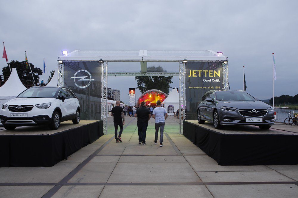 SPORTERS EN ZANGERS OPGELET! Vandaag staat de Loxam Workx Vierdaagse Zeskamp op de planning. En vanavond heb jij de mogelijkheid om een liedje te zingen tijdens de Muziek avond: De Grote Karaoke Show. Waar zien we jou vandaag?