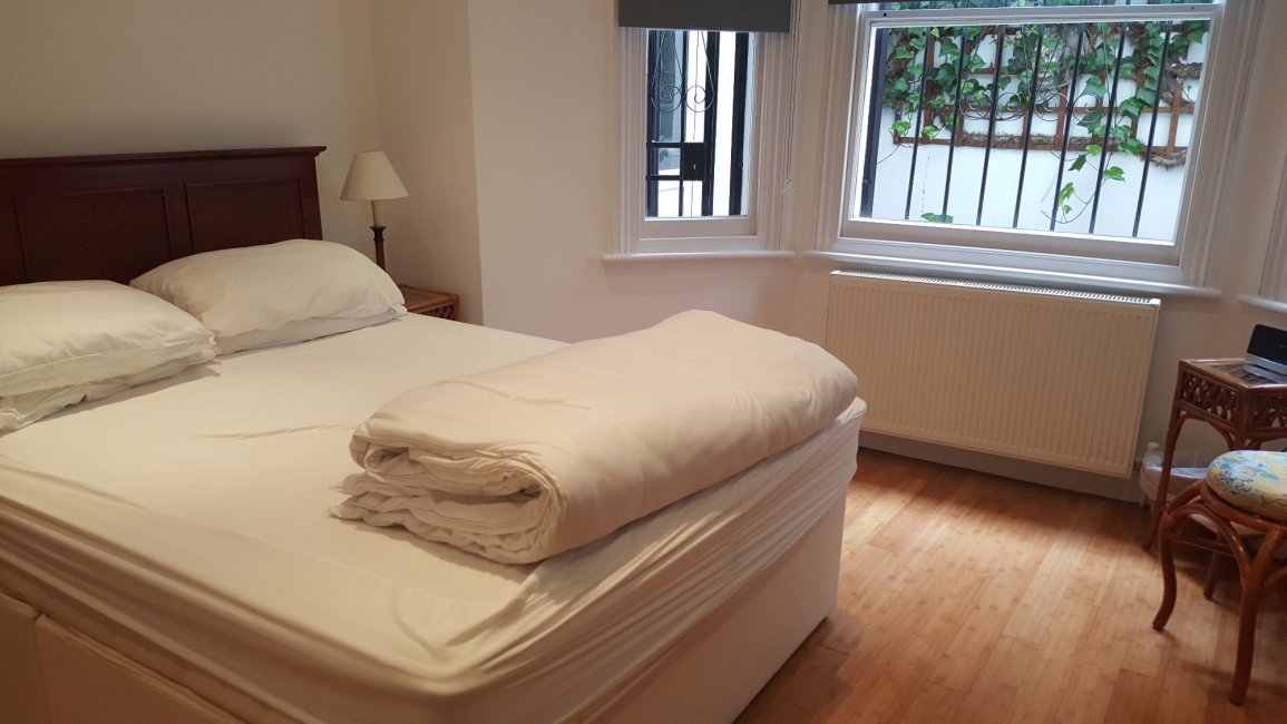theholidaylet's tweet photo. Stay in London in this large Garden Flat with own entrance with 2 double bedrooms and 2 bathrooms. Fully furnished. Flat is within walking distance of Olympia Exhibition Centre and the Westfield Shopping Centre. Easy access to the Underground and buses. https://t.co/2AKJoObw1M https://t.co/iJ4EZPd7Q9