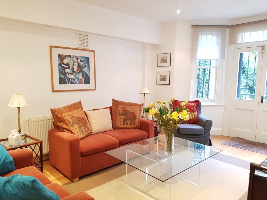 theholidaylet's tweet photo. Stay in London in this large Garden Flat with own entrance with 2 double bedrooms and 2 bathrooms. Fully furnished. Flat is within walking distance of Olympia Exhibition Centre and the Westfield Shopping Centre. Easy access to the Underground and buses. https://t.co/2AKJoObw1M https://t.co/iJ4EZPd7Q9