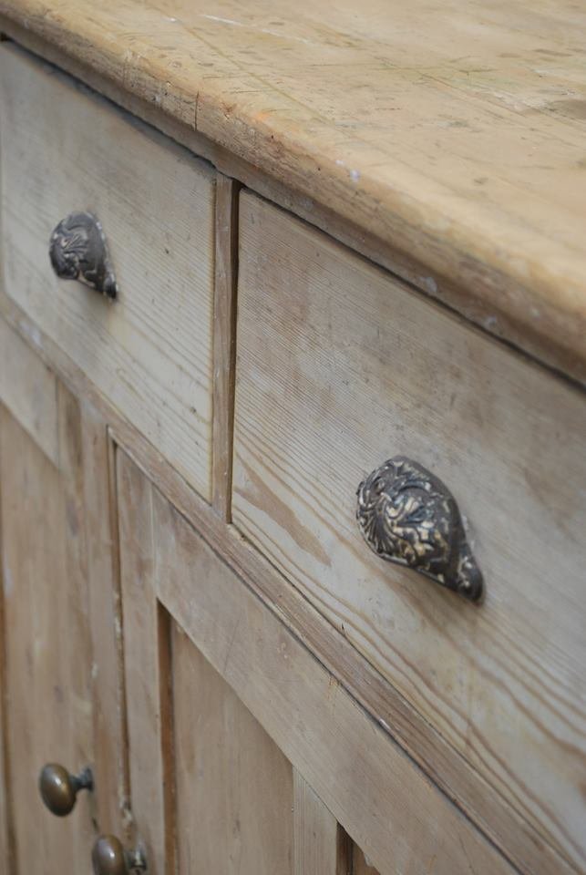 ReginaldBallum's tweet photo. Fully restored to its former glory with a rustic country look – this stripped pine sideboard is versatile enough to compliment any interior style. With 3 drawers &amp; internal shelving, this beauty works as a kitchen unit or island.
#rusticpine #kitchenstyle

https://t.co/Rv8PhtZ6OY https://t.co/o0yshKMI1e