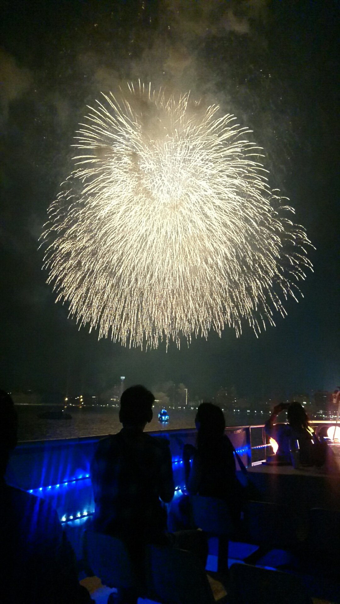 伊沢拓司 花火大会あるある 東京音頭を聴くと 相手チームの応援歌だ となるって盛り下がる T Co 7wx2yry12w Twitter