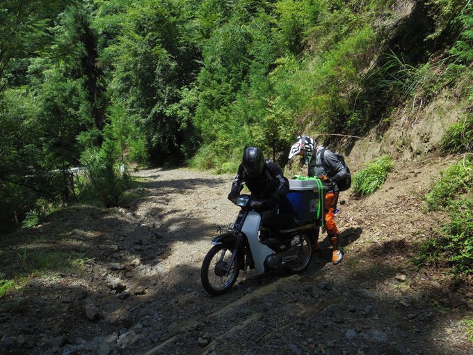 現場からは以上です😭 