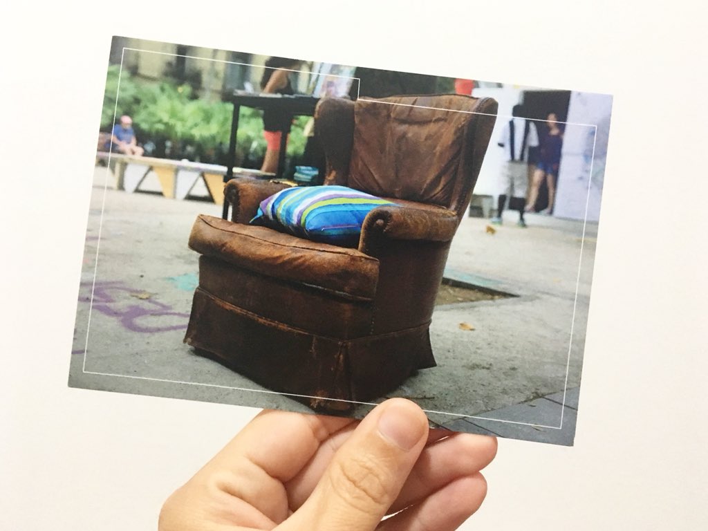 Doncs sembla que seguirem passant més d’una estona en aquest sofà.. Kn60Lab es queda!
#seguim #cracks <a href="/kn60lab/">KN60lab</a> @galapita <a href="/EAlfama/">Eva Alfama</a> <a href="/Ariadna_Estany/">Ariadna</a> #Raval #ciutatvella #fentbarri