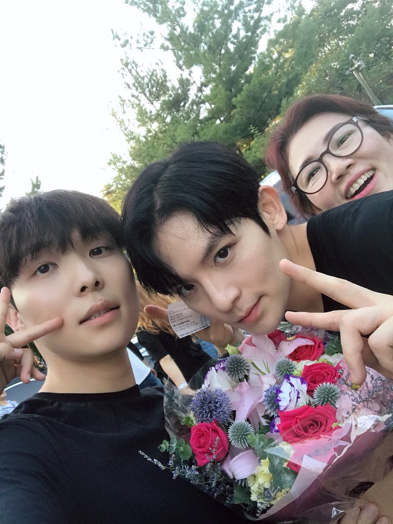 왘ㅋㅋ 오늘만큼은 너가 형햌ㅋㅋㅋㅋㅋ 그와중에 오마니💕 고생했오!!