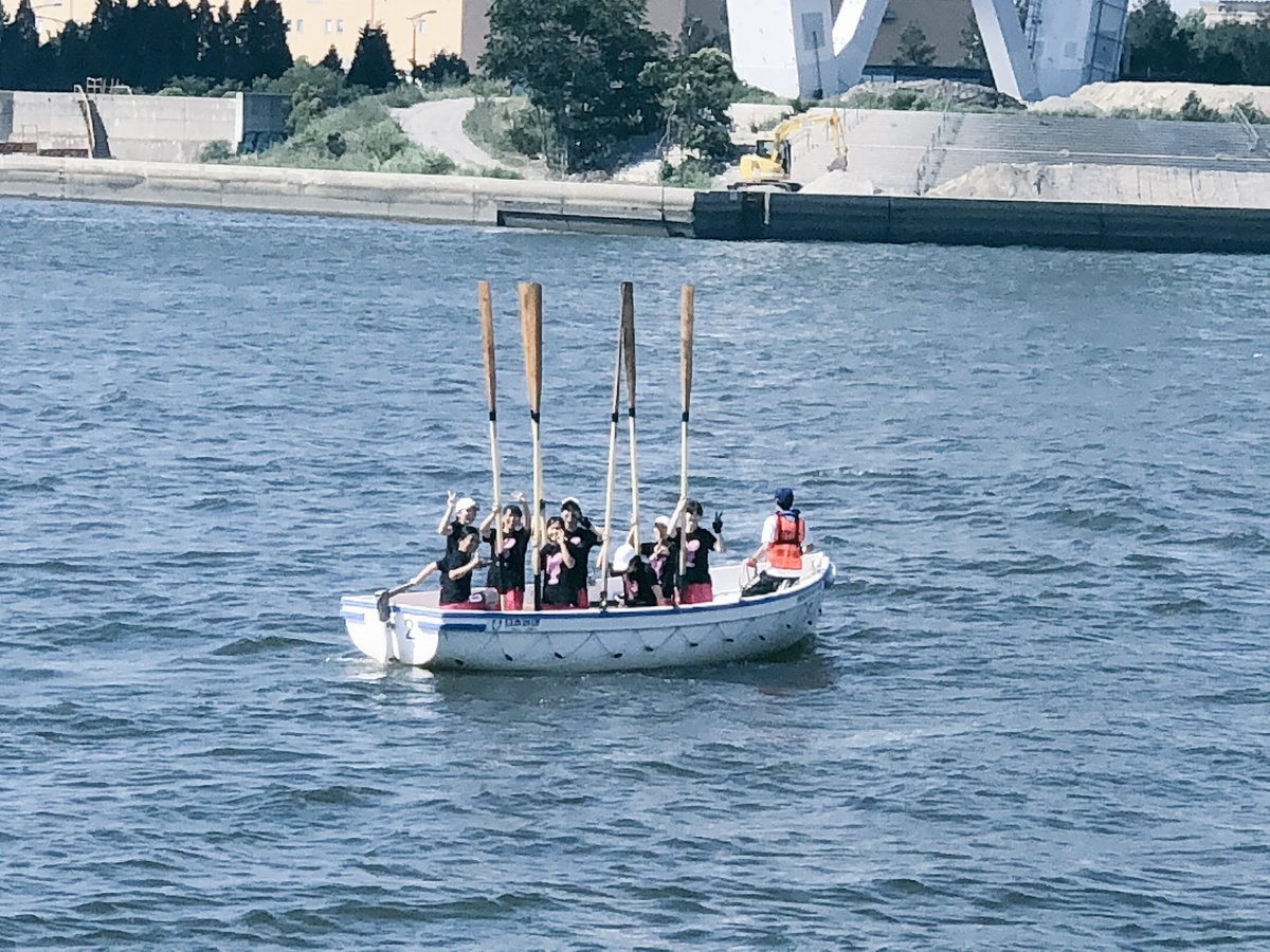 TUMSAT_cutter's tweet photo. こんばんは！
東京海洋大 女子端艇部です🚣‍♂️

今日は初出場の大阪港カッターレースに参加しました💪
ポジションを入れ替えての挑戦でしたが、結果は！優勝🏆🏆🏆

大阪という初の土地で、話しかけて仲良くしてくださった皆さん。そしていつも応援してくださる皆さん。ありがとうございます😂😂😂 https://t.co/xrYBCCdSyu