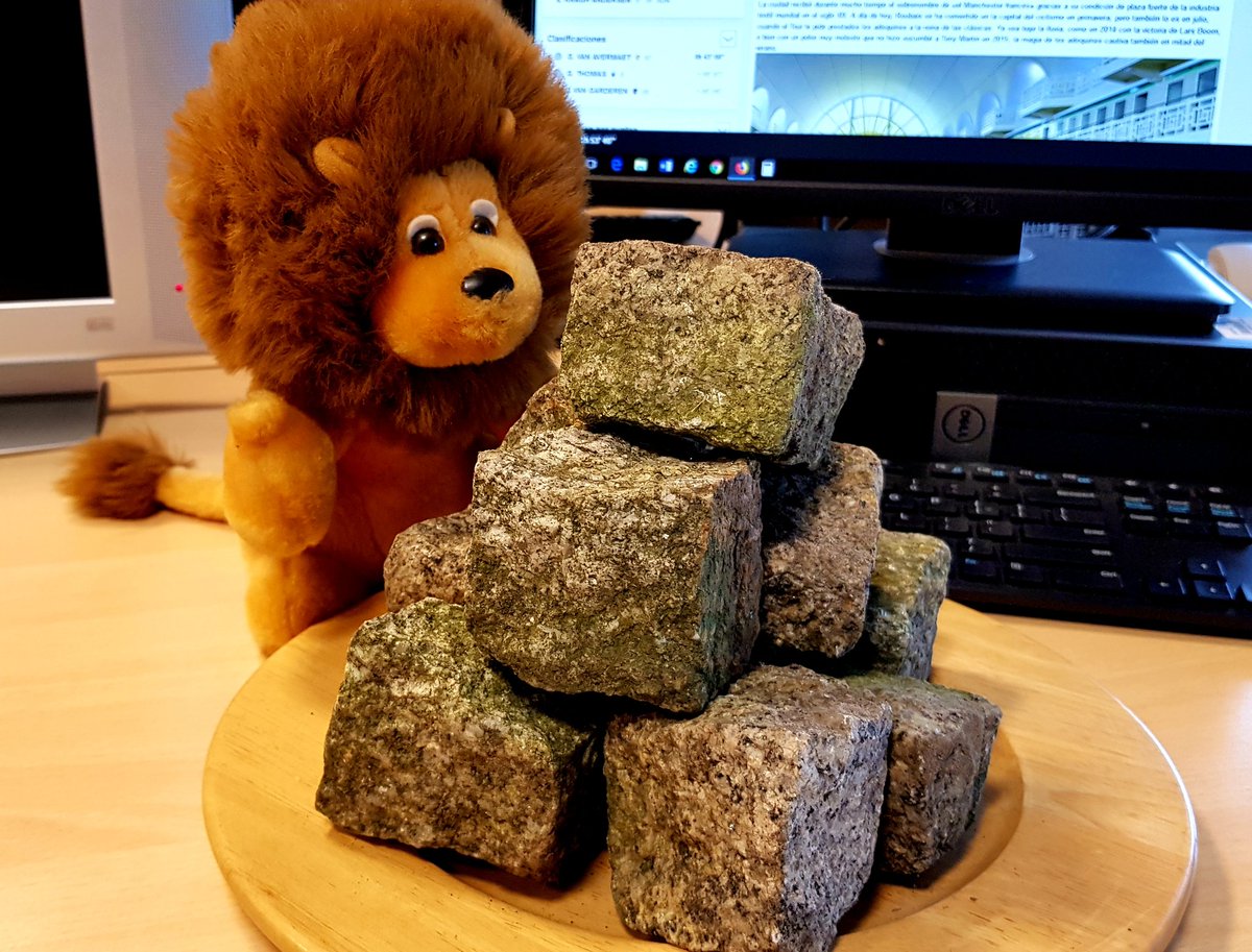 BaranowskiDarek's tweet image. Strefa bufetu @LeTour 2018 🥗 #GranitoweCiasteczka #Roubaix #TDF2018 #Eurosport #homeofcycling @Eurosport_PL