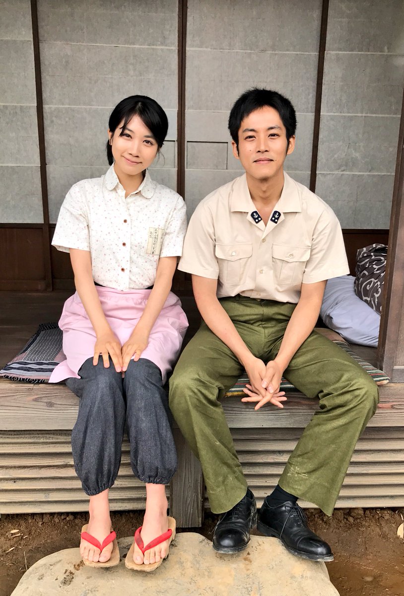 konoseka_tbs's tweet photo. 【まもなく第１話放送！！】
いよいよ、第１話の放送です。
戦時下の広島を懸命に生きた家族の愛の物語を、ぜひご覧ください。
#この世界の片隅に #tbs #松本穂香 #松坂桃李 #村上虹郎 #伊藤沙莉 #土村芳 #新井美羽 #二階堂ふみ #榮倉奈々 #田口トモロヲ #仙道敦子 #尾野真千子 #伊藤蘭 #宮本信子 https://t.co/ufbeJouNFo