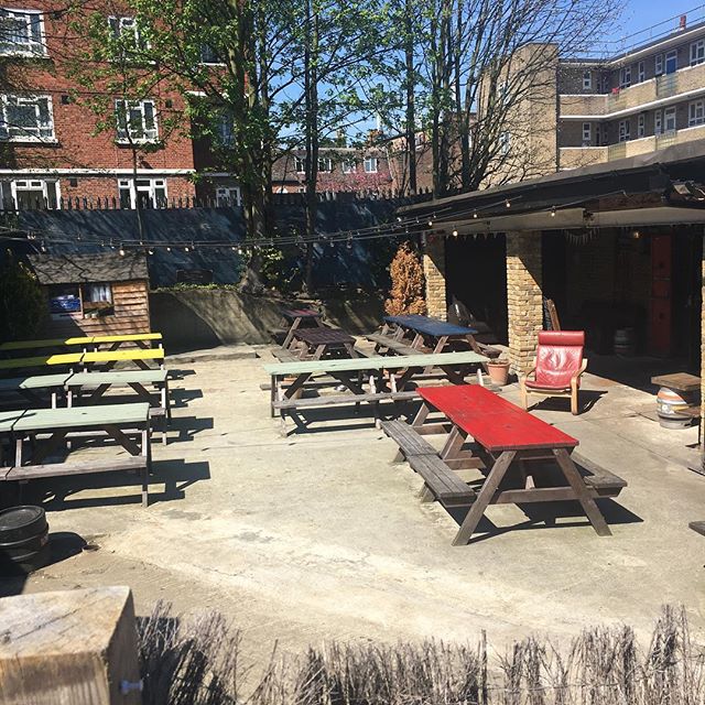 MelanieTitmuss's tweet photo. #Sketching in the beer garden @NorwoodKnowles this Tuesday! Check out our studio next week as we #drinkanddraw #alfresco. Beginners welcome. All materials provided. Book drawinthepub@gmail.com. #artclasss #westnorwood #SE27 https://t.co/rwUntglvzu