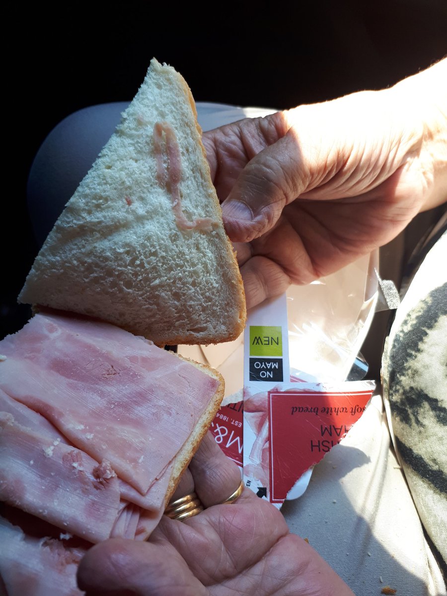 HMcKinlay1's tweet photo. What's going on @marksandspencer .... there us a plain ham sandwich and then there is a M&amp;S plain sandwich... #dontbebuttermeanies https://t.co/EKim8bnF6i