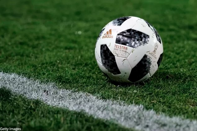 emmersion's tweet photo. According to the Daily Mirror, "The 2018 World Cup ball, the ‘Telstar 18’ is modelled and named after the first Adidas ball used in Mexico in 1970. It was originally designed with 32 black and white panels to make it more visible on colourless TV sets in 70’s." 

#WorldCup https://t.co/fNZFtIXOnB