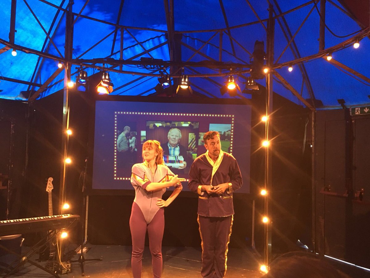 Sfeerimpressie Parade Den Haag.  We staan er nog tot dinsdag. 272 foto’s in 30 minuten met showballet en muzikale omlijsting van Flavia Faas.