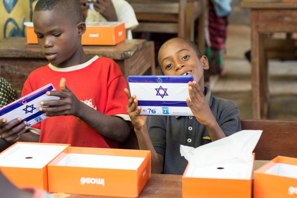 iamDJSKB's tweet photo. In honor of Israel's 70th independence The Embassy of Israel carried out an #educational project with 70 children 👦👧 from the #IDP Camp in Durumi. It was an #initiative to promote #selflearning through #technology💪🇮🇱🇳🇬❤️
#Israelat70 #IsraelCares #innovation #empowerment https://t.co/9dks5UVmf7