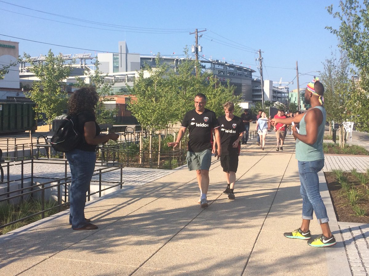 NeBuzzardPoint's tweet photo. We appreciate everyone who took the time to learn about the pressing issues facing our community next to these stadiums during @dcunited grand opening and #AllStarWeekend ! #DCUnited #CleanThisPlaceDontDisplace @ScreamingEagles #LaBarraBrava https://t.co/1X5OqeV3qO