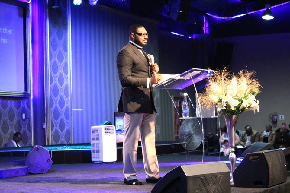HoTMinistriesZA's tweet photo. How to increase your capacity?
1. Ask God to enlarge your capacity
2. Change your thinking patterns
3. Walk with wise people
4. Believe and pursue excellence
by Apostle Felix Okoh
#IncreasingCapacity #HOTMSundayService https://t.co/4KUHi16sVa
