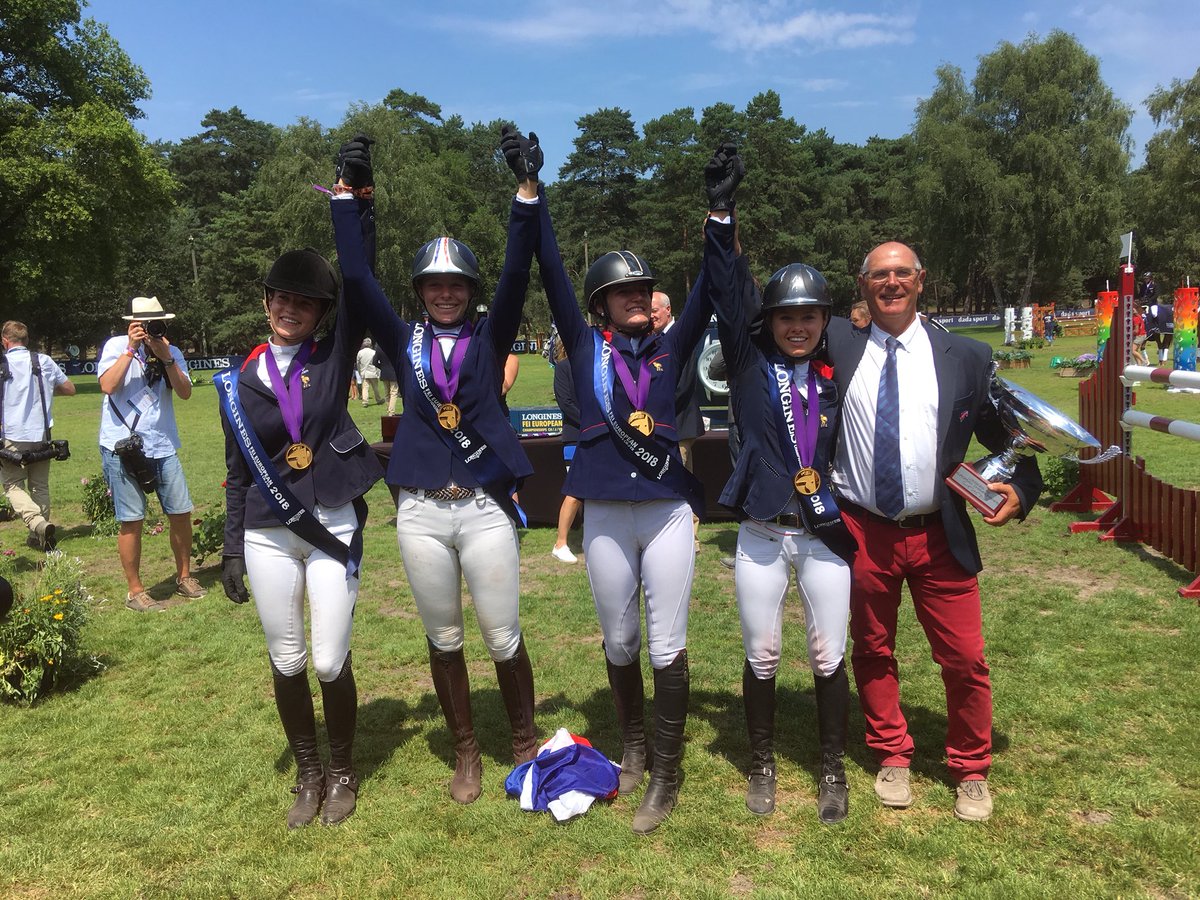 FRA_Equitation's tweet photo. #ChEu #FTB2018 #eventing🥇🥇Deux
médailles d’or pour les Juniors CCE ! En équipe, pour Chiara Autin, Anouk Canteloup, Zazie Gardeau et Julie Simonet, et en individuel pour Anouk canteloup ! Bravo 👏👍💪🇫🇷🇫🇷 #allezlesbleus #teamfrance #generation2024 #sport #olympique #gold https://t.co/SzMQNm0Xpn