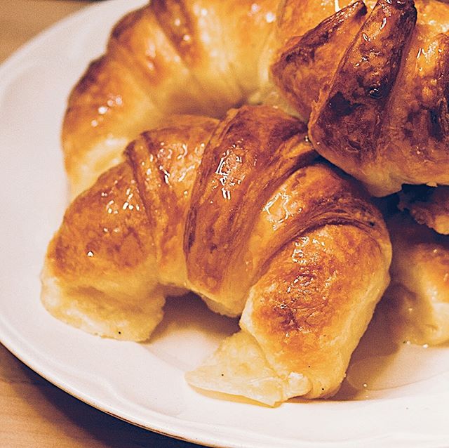 quibeluma's tweet photo. Clásico de domingo en Quibeluma! 🥐🥐🥐 Cual es tu favorita para compartir en un día como hoy? https://t.co/5zZjrpPmPL