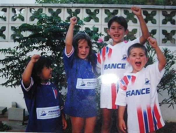 Alleeeeeezzz les Bleus 💪🇫🇷 A fond derrière vous pour espérer revivre le même bonheur qu'il y a 20 ans 😍 #CDM2018 #FifaWorldCup2018 #FFF #Football #FRACRO #AllezLesBleus