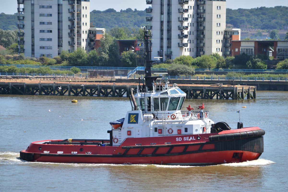 AJBC_1's tweet photo. These were followed by a pair of @kotugsmit #tugs with #SDSeal &amp; #RTAmbition heading up the #Thames to help #VIKINGSTAR depart #London @TUGSPOTTERS  #dlr_blog https://t.co/2QzkrThf3B