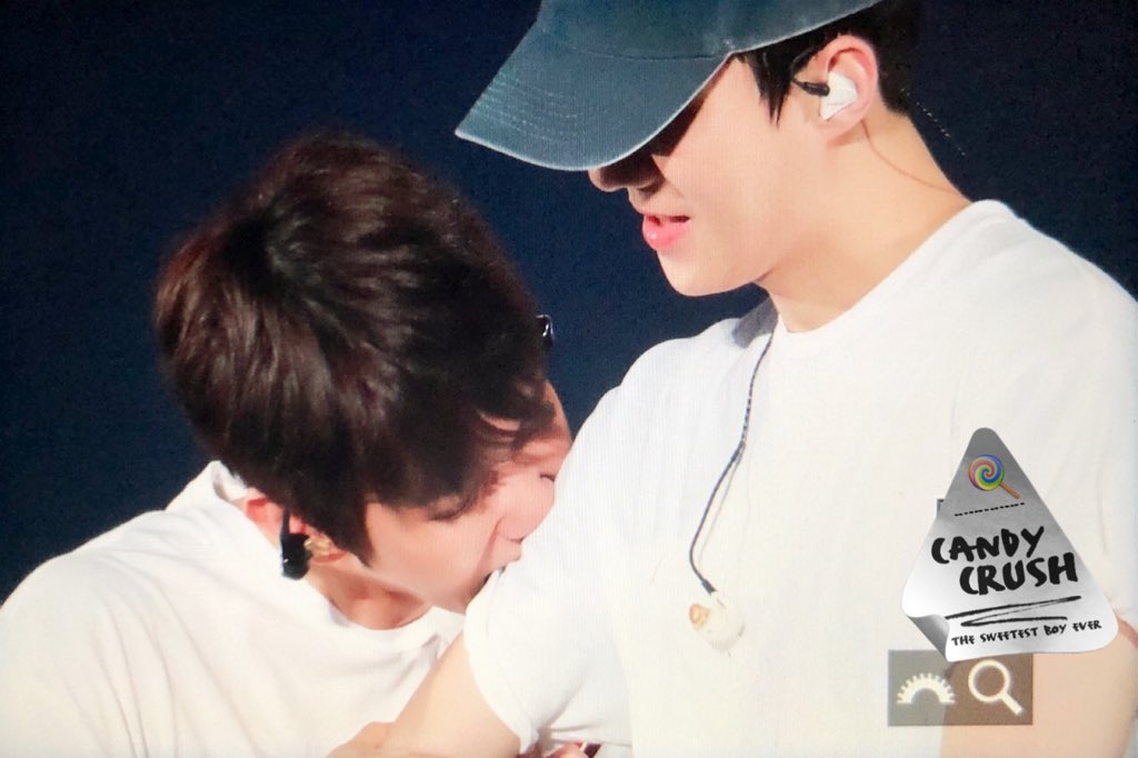 candycrush0506's tweet photo. 180715 The EℓyXiOn [dot] day3
#백현
형 같은 동생 동생 같은 형🤣🤣

#EXO⁠ ⁠⁠ ⁠⁠ ⁠⁠ ⁠ #EXOPLANET⁠ ⁠⁠ ⁠⁠ ⁠⁠ ⁠ #TheElyXiOn_Dot⁠ ⁠⁠ ⁠⁠ ⁠⁠ 
@B_hundred_Hyun https://t.co/CTyQrVeY9r