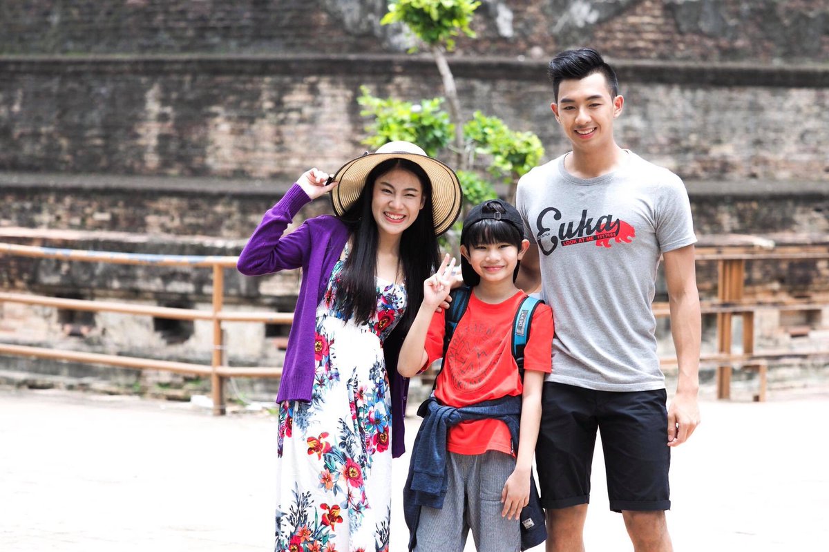 JaaaTakatan's tweet photo. 😭😭ช่วยพาผมกลับบ้านหน่อยครับ......😭😭เป็นการทำงานอีกวันที่ต้องใช้อารมณ์... ร้องไห้กลางสี่แยก😢😢
เสื้อผ้าชุดเดิม เพิ่มเติมคือถ่ายอีกหน��่งวัน😯😯😯
😀😀ขอบคุณที่ได้เรียนการแสดงปีที่แล้วกับ #jinloe (จินเล่อ)สอนโดย #ครูโบกัส  วันนี้ได้นำมาใช้แล้วครับ #ผลิตน้อย #นุชาน้อย  #น้องนะโม https://t.co/26kfgeZRsY