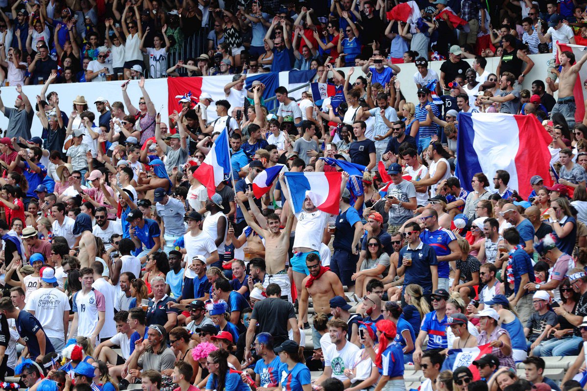 sudouest's tweet photo. Des images de la fan zone de Bordeaux. Le stade Chaban-Delmas retrouve le football. Plein et grande ambiance. #Bordeaux #fra #FRACRO https://t.co/0eHy9YBZe3