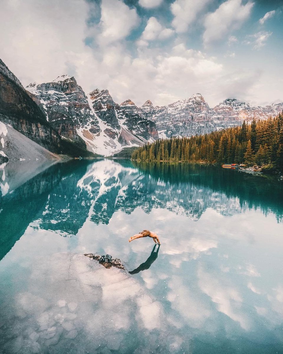nkosi_khulu's tweet photo. If you visiting #Canada don't forget peep the ever beautiful
Moraine Lake in Banff National Park, just down the road from Lake Louise.
#TravelBlog
#MusaTravelBlogs
#travelbloggers
📷: @emmett_sparling #ExploreCanada https://t.co/LTu8rgjQLK