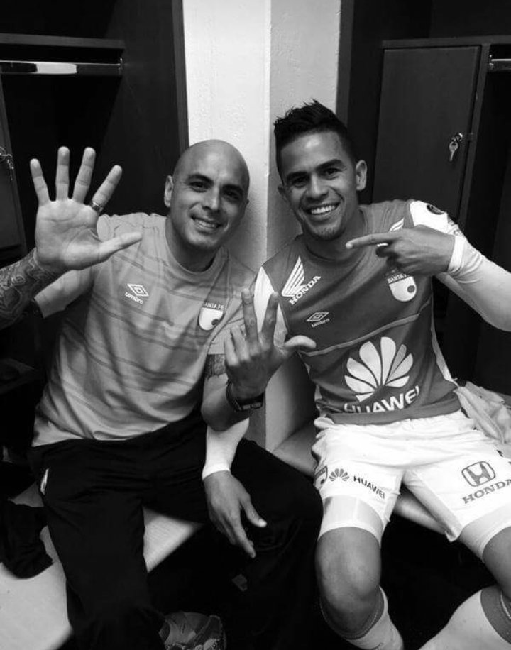 AngieLopezSanch's tweet photo. 15/07/12  #ElDiaMasFelizDeMiVida
No solo acabamos con los 36 años de espera, después de esto Santa Fe revolucionó el fútbol colombiano y desde ahí los títulos no dejaron de llegar, de la mano de @chipakero https://t.co/QjOewtWpvl