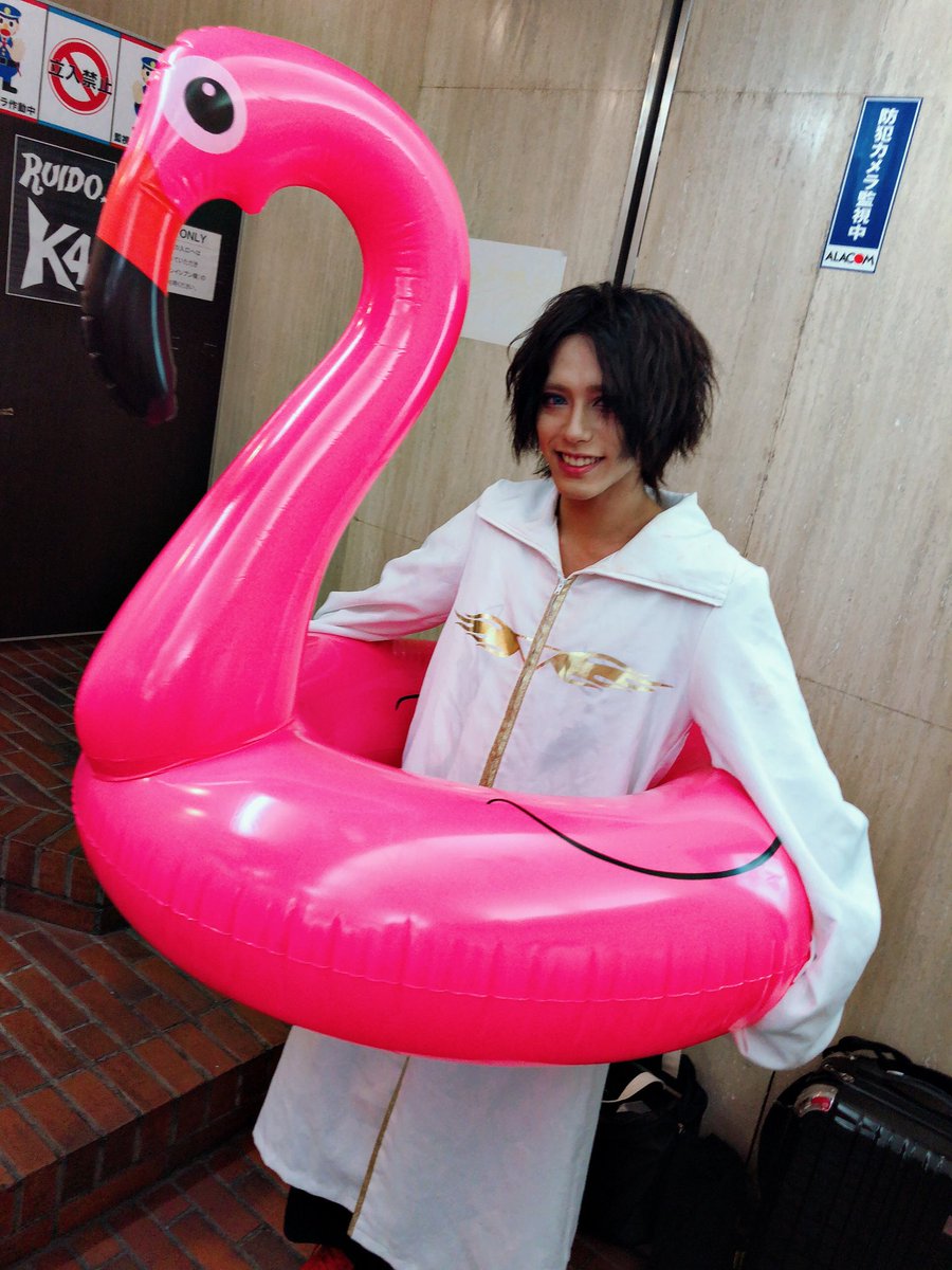 0153_daisuke's tweet photo. 53本企画38本目誤算vsツワモノおつ！

誤算×S!N×MARKET SHOP STOREは昨日にも負けない熱さでした！！

全て夏のせいですね。俺がこんなにも浮かれた写メを撮ってしまったのも全て夏のせいですね。今とても眠いのも夏のせい、ライブ中にテンションが上がってしまうのも夏のせい、俺が色黒なのも全部夏 https://t.co/0bvhW3dqQB
