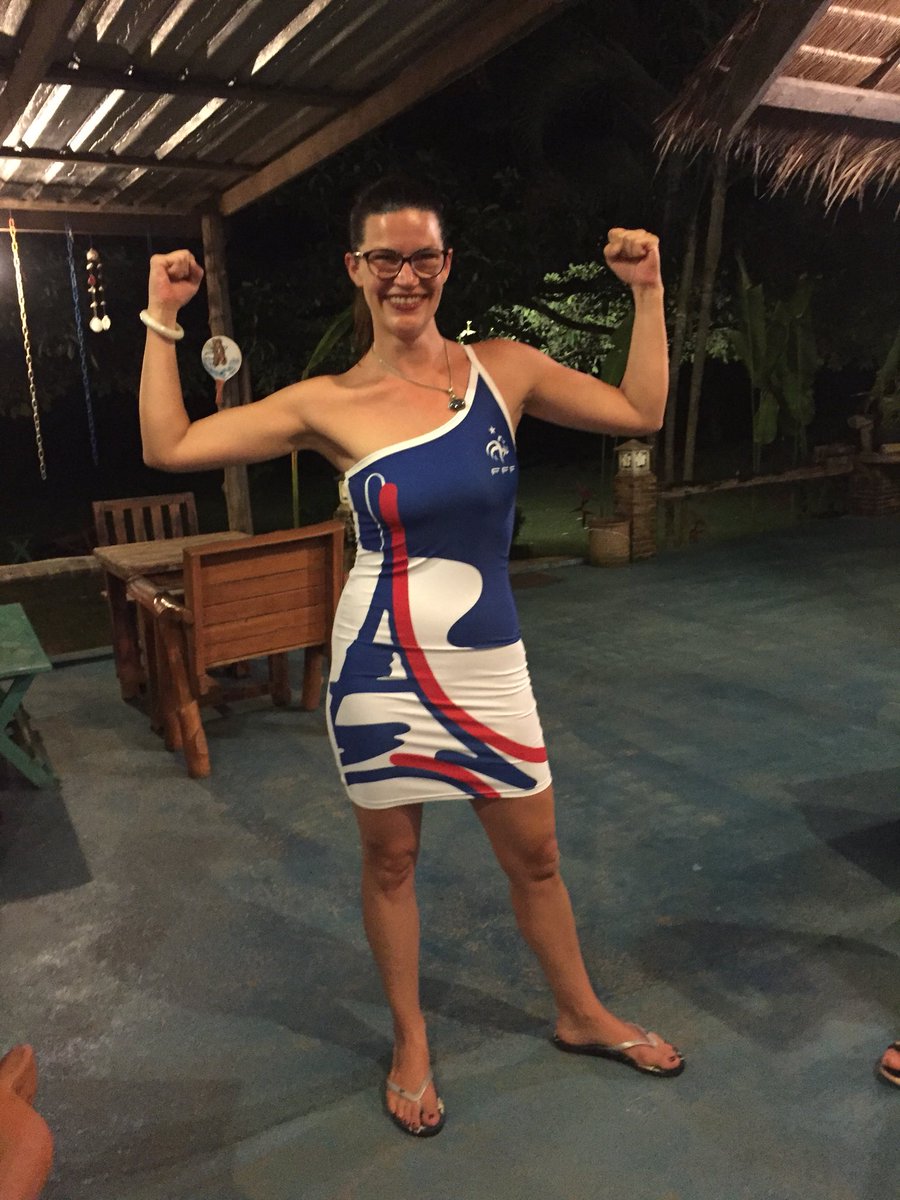fxandre83's tweet photo. @FFF prête à supporter les bleus même dans une île du fin fond de la Thaïlande https://t.co/Rq3iUw8kzS