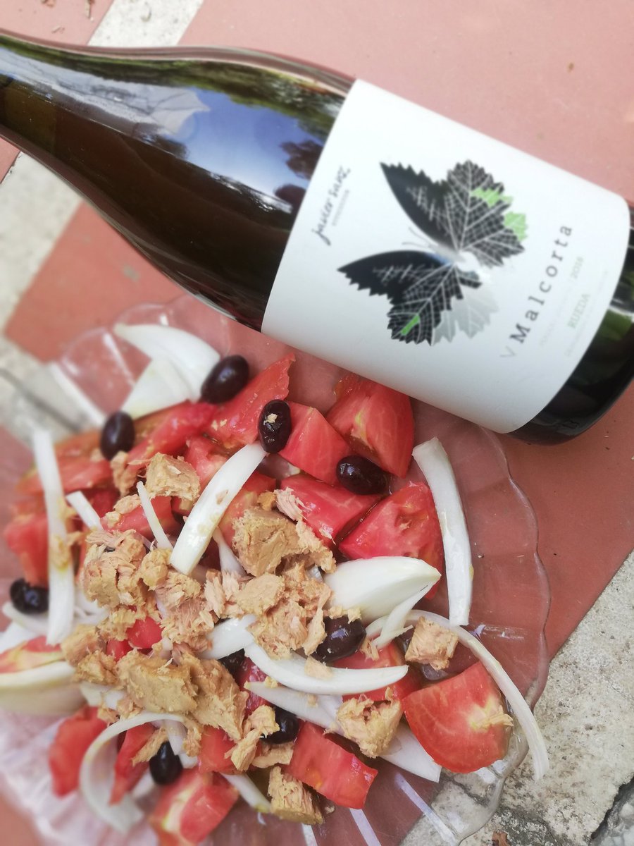 vi_vino_wine's tweet photo. Gastronomia y Vino
#wine #vino #vi #Blanco #denominaciondeorigen #javiersanz #rueda #malcorta #botella #botlle https://t.co/s6JJsGxYkC