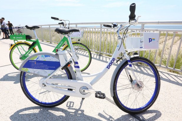TransitAccident's tweet photo. Phase 1 of dockless #bikesharing launches in #Queens https://t.co/By0F9YrEnh via @nypmetro https://t.co/jnkm1P1hDj