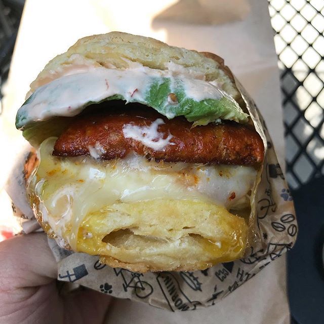 Division3Eats's tweet photo. Goooooooal! 📷: @urban_commute #Division3eats #GlassellPark #Chorizo #OMEgg #Avocado #JackCheese #SpecialSauce #Breakfast #Biscuit #BiscuitLyfe https://t.co/QExzKOjkbU https://t.co/ZNHHxQ7VMH