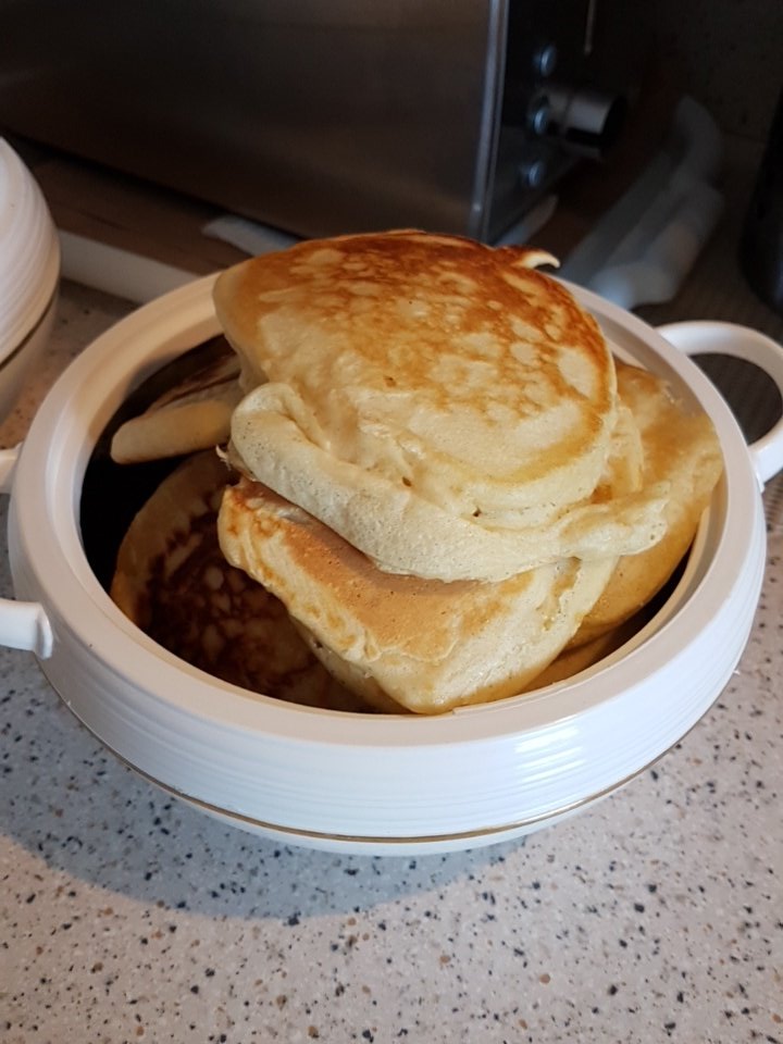 Nahhhh Sunday pancakes .. now what top them with x yum yum x