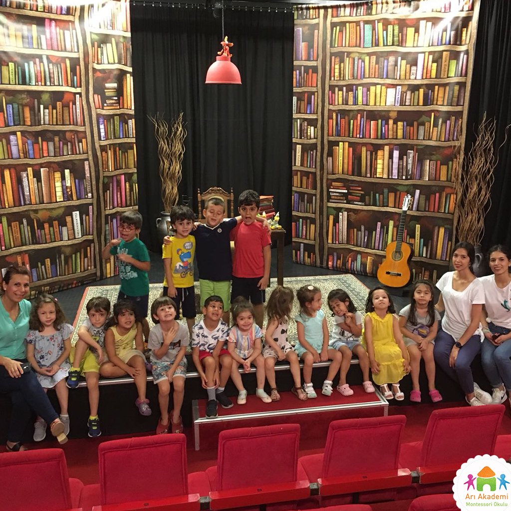 AriAkademi's tweet photo. Yaz tüm eğlencesi ile Arı Akademi'de devam ediyor. Bu hafta da tiyatroya gittik. Haftayı eğlenceli zaman geçirerek tamamladık. Haftaya yeni sürprizler bizi bekliyor ☺️
➤ https://t.co/0E30EJpfSh
#montessori #montessoriokulu #yazokulu https://t.co/Gz8Bhg2GeW