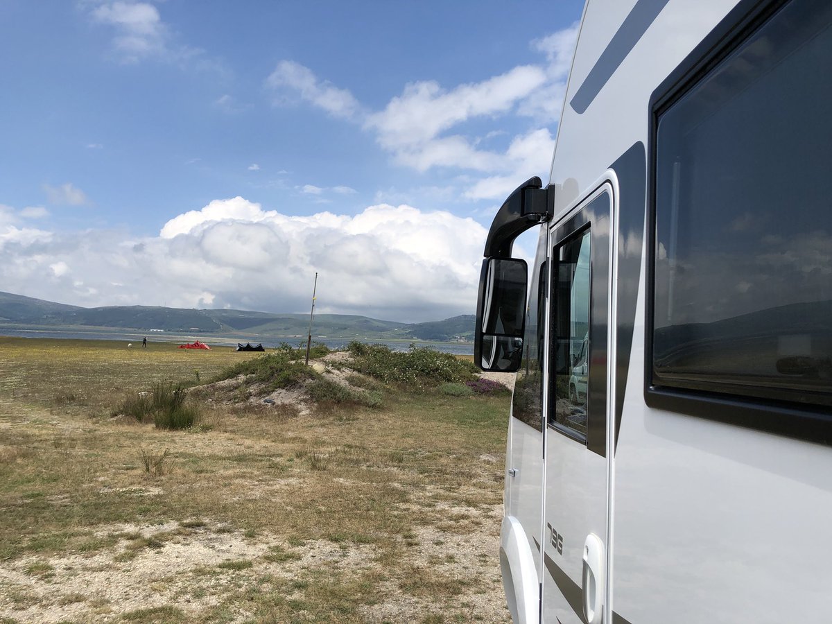 camperdadi's tweet photo. Bonito dรญa para practicar #kitesurf #ebrokite #viajar #vanlife #autocaravanas https://t.co/EQ51I78jGL https://t.co/9A5NrBsHTC