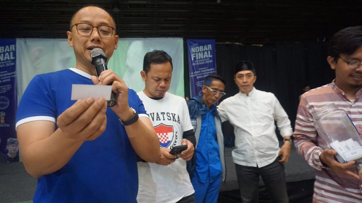 eddy_soeparno's tweet photo. Kalah menang di dalam suatu pertandingan adalah hal yang biasa

Yang terpenting, saat Nobar tadi, baik pendukung Prancis maupun Kroasia semua berkesempatan dapat Door Prize. Semoga bermanfaat ya.😁 https://t.co/AUKbiLuKGp
