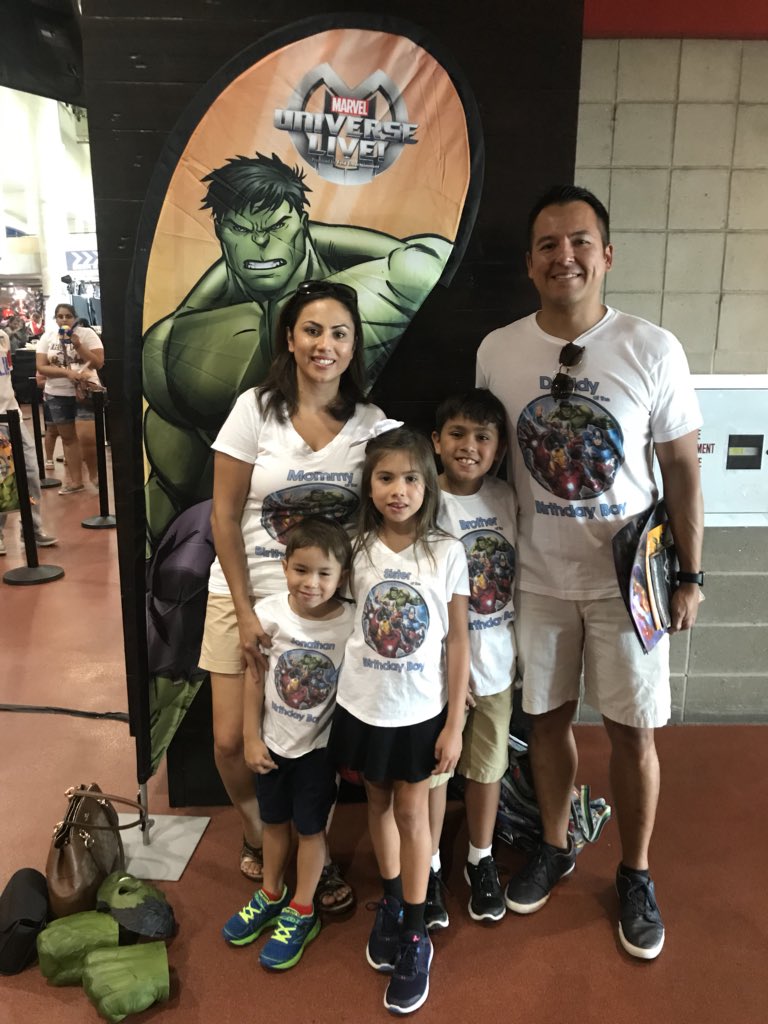 Mariauv3's tweet photo. #MarvelUniverseLIVE https://t.co/nL5VtvMtgC