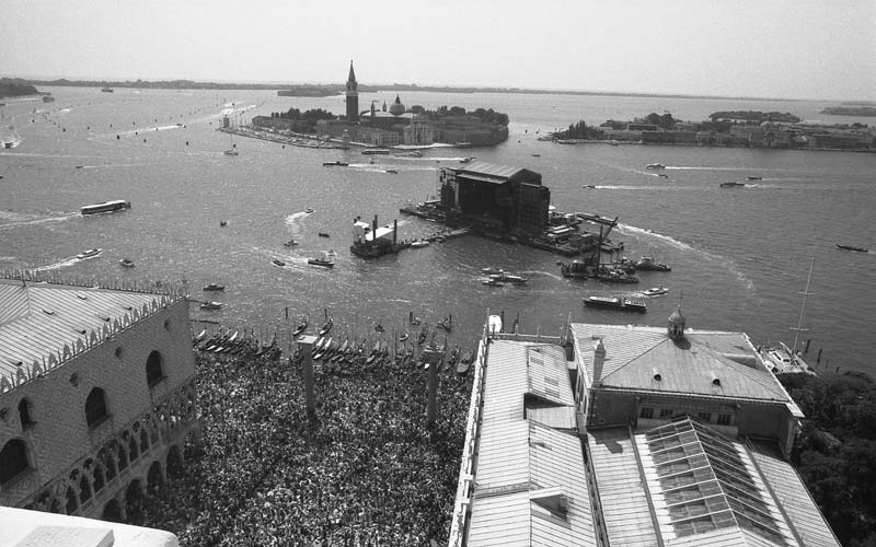 pinkfloyd's tweet image. An overhead shot from the afternoon of Pink Floyd&apos;s unique 1989 concert held in Venice!